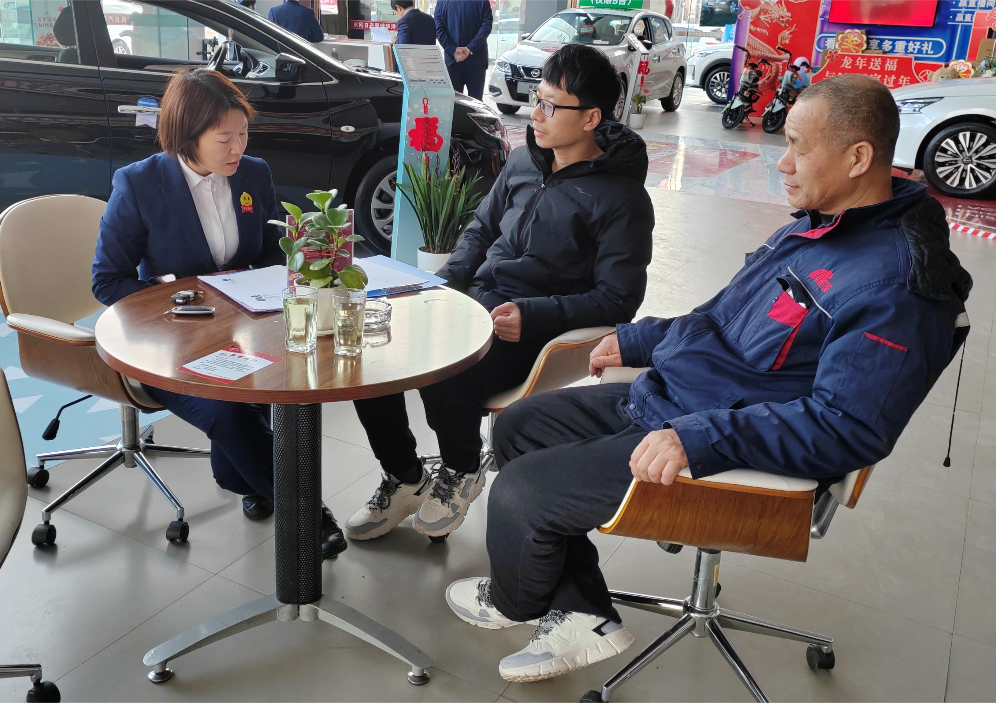 卓越服務，駕馭未來——記東風日產4S店銷售顧問陳霞霞的汽車銷售之道